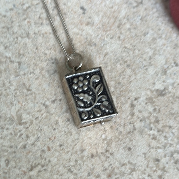 Silver box chain and small floral secret Quran book charm Farsi Persian - Picture 3 of 15